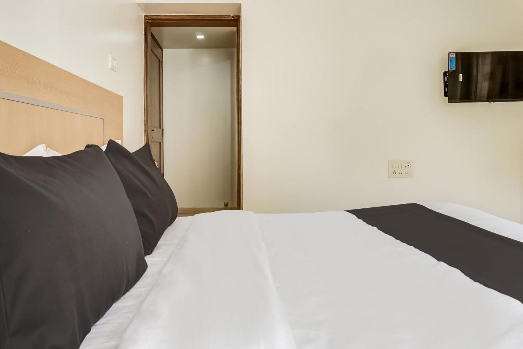 פונה Hotel O Shree Hari מראה חיצוני תמונה